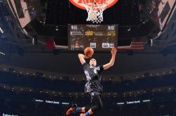 开云在线直播-达拉斯长夜将尽，丹佛绝响刺破苍穹，NBA 2026-27赛季常规赛，当绿色王朝撞上塞尔维亚的最后一秒