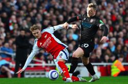 开云下载-包含汉堡球员突然宣布转投英超，扭转形势的词条