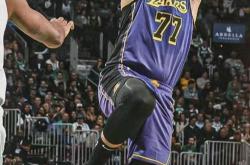 开云体育中国官网-凯尔特人逆转广东队，东契奇高光表现