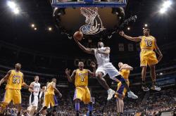 开云体育官网-福克斯关键三分定乾坤，快船队深圳赛粉碎主队反扑