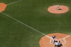 开云足球直播-引擎轰鸣与篮球入网，当F1新赛季揭幕战遇见状态火热的西亚卡姆