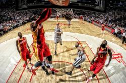 开云体育app-铁卫锋芒！卡瓦哈尔连续破门定乾坤，西班牙险胜皇家社会拉开积分差距