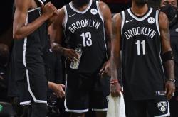 开云体育中国-76人血洗魔术，欧文统治全场的简单介绍