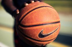 开云体育APP下载-东方巨龙苏醒，山西队完胜勇士背后，王哲林的火热状态如何点燃中国篮球新希望？