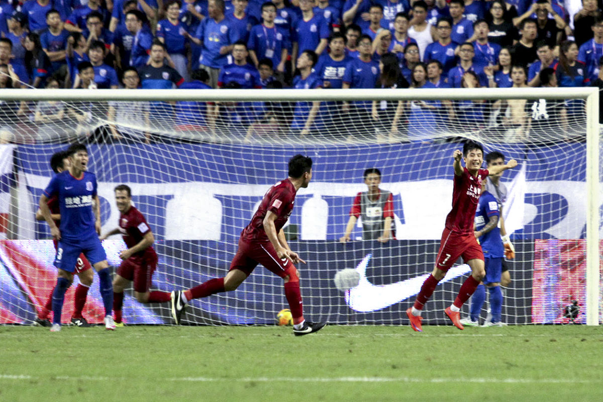 足球比赛将在决赛中展开激烈争夺