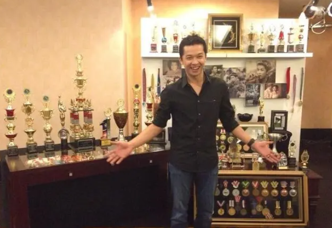 包含日本羽毛球队力克马来西亚羽毛球队，陶菲克惊艳世界的词条