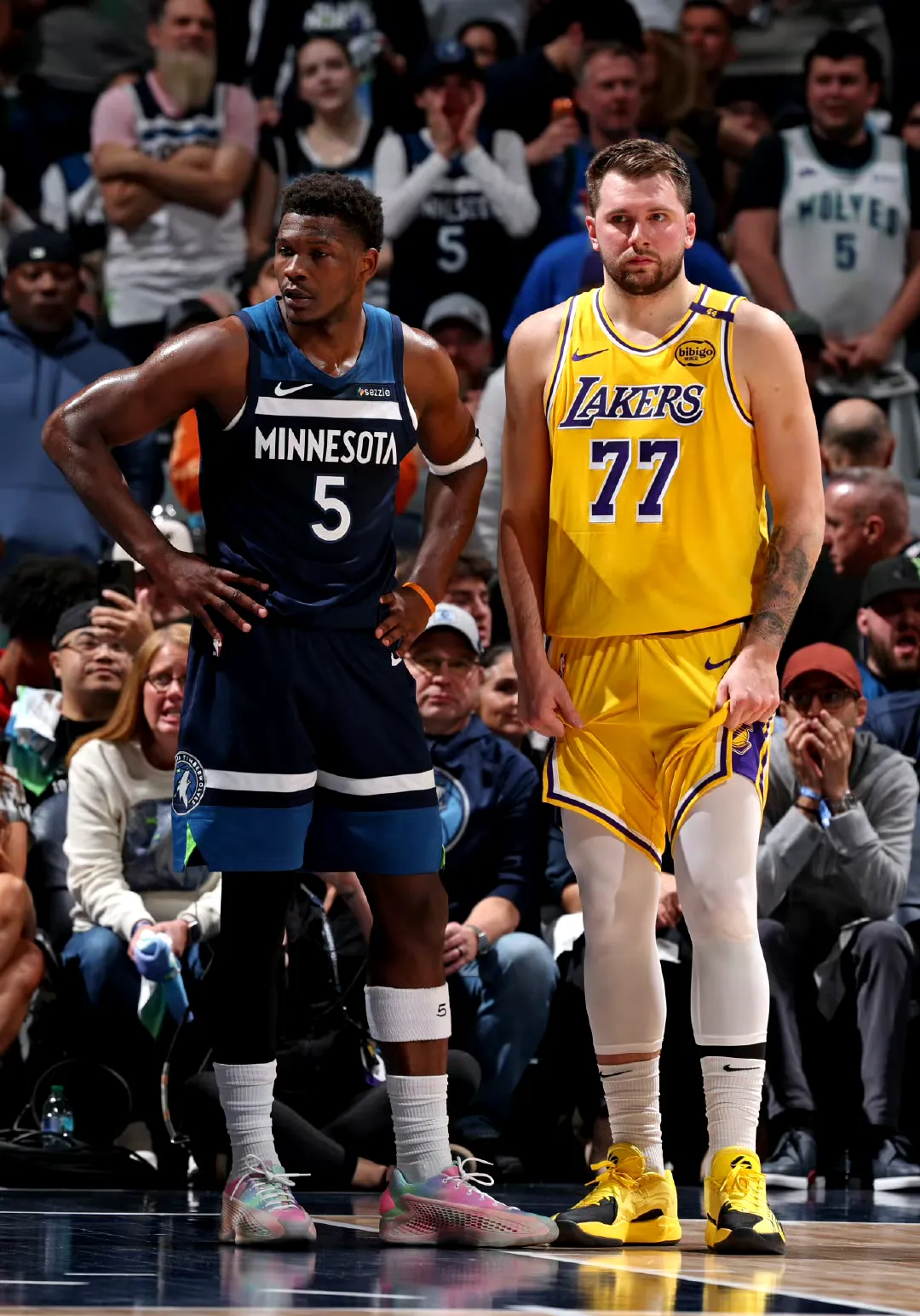 包含澳大利亚男篮鏖战加拿大男篮，詹姆斯爆发神勇的词条