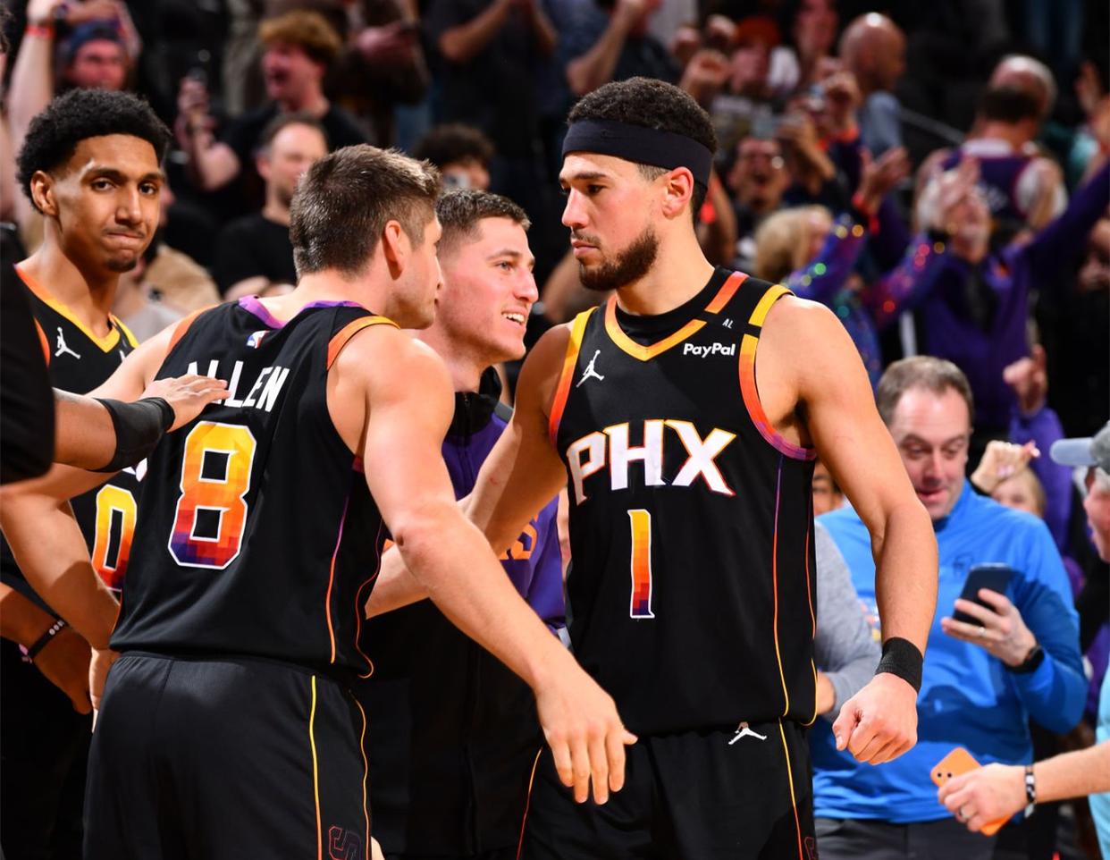 新疆队完胜天津队，布克带队取胜