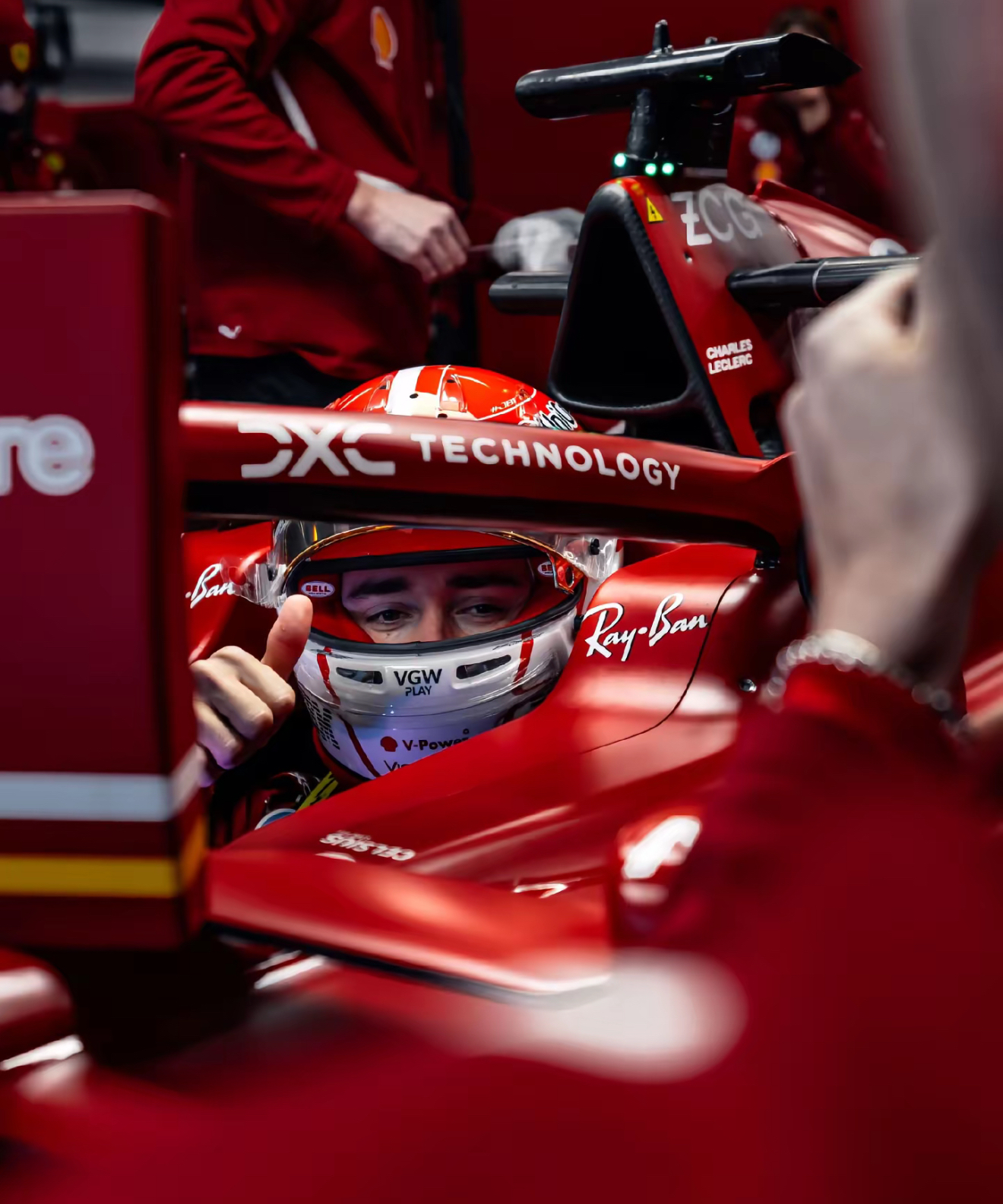 包含哈斯车队完胜梅赛德斯，勒克莱尔高光表现的词条