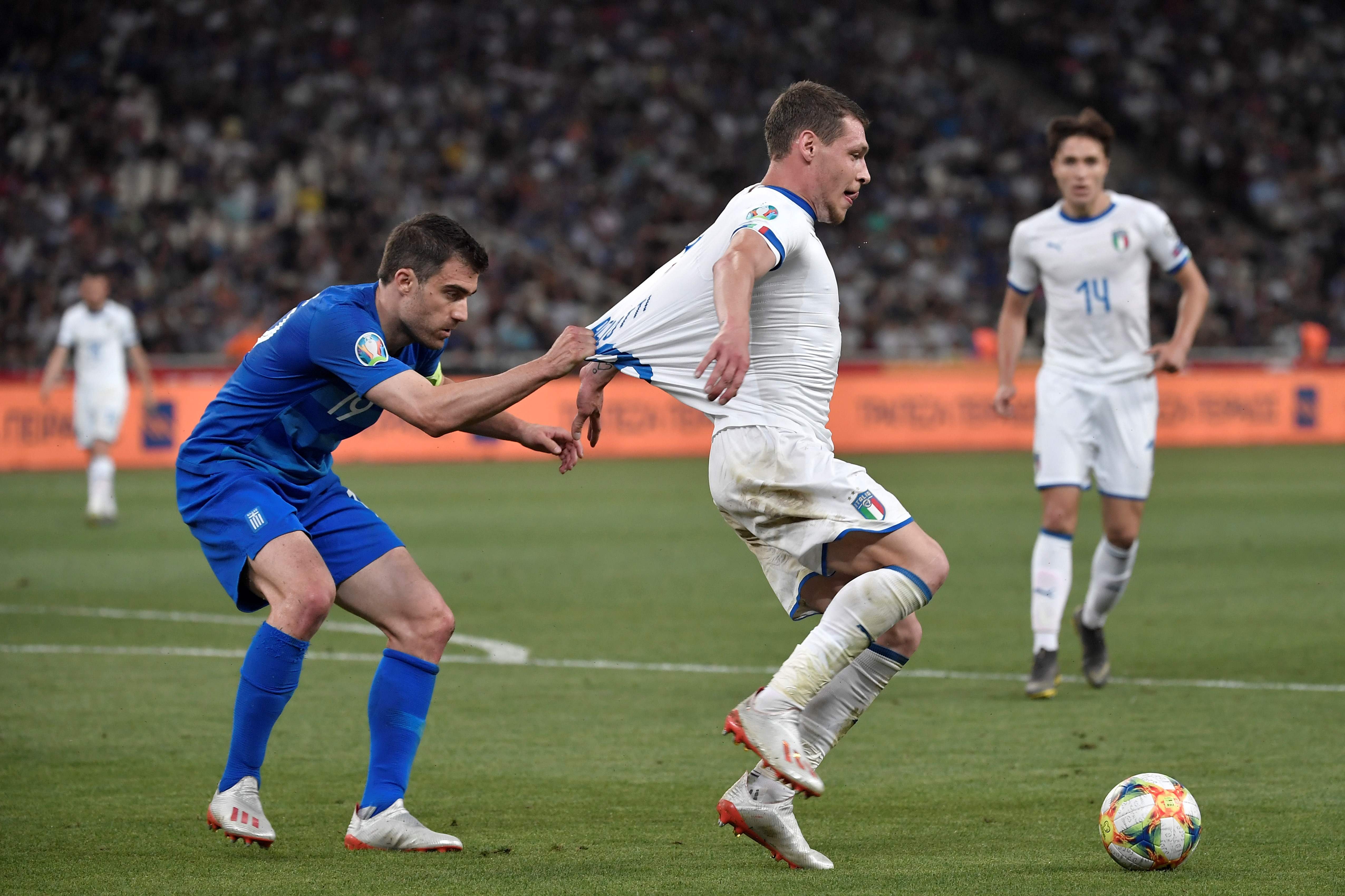 欧预赛比赛中球员们展现出色技术的简单介绍