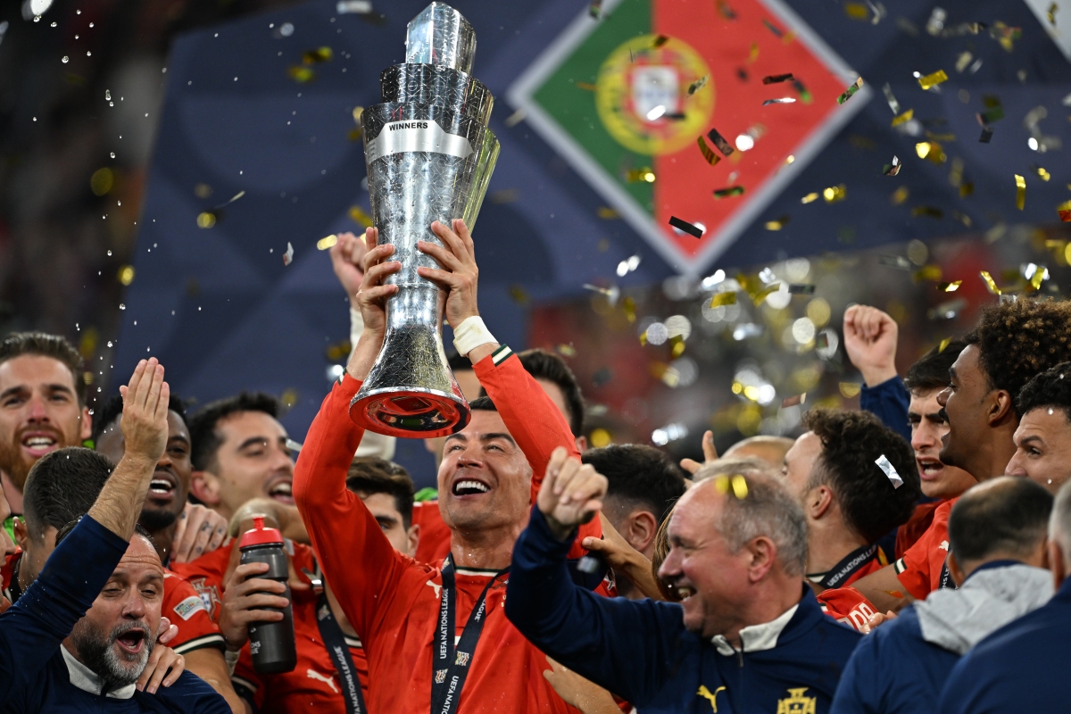 欧国联比赛激战正酣，球员全力以赴拼搏的简单介绍