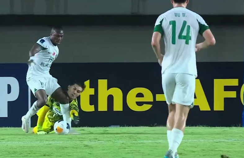 关于中东球队遭遇困难，尽力战斗的信息