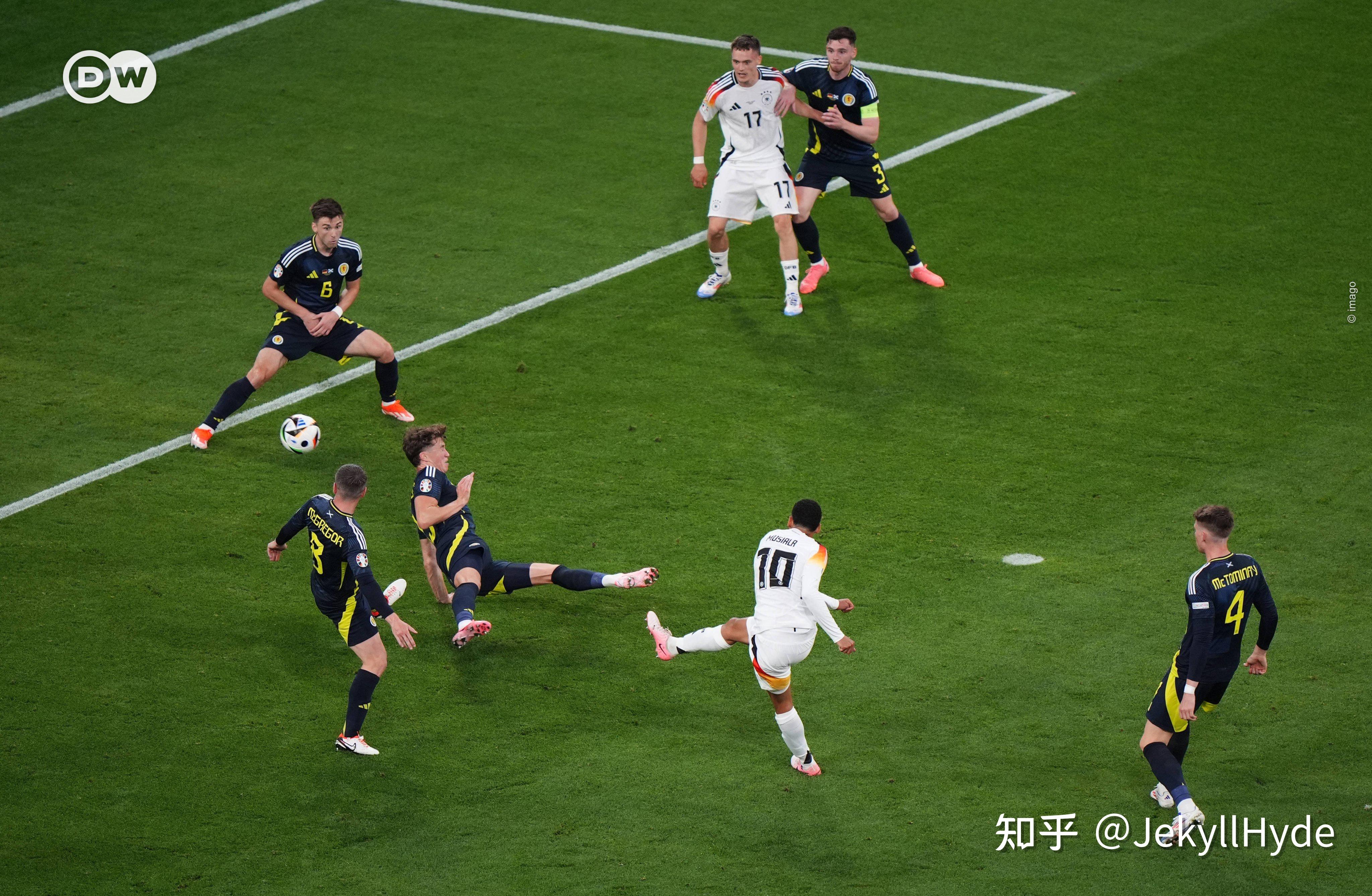 关于欧洲篮球超级联赛新赛季开幕，球队实力逐渐显现的信息