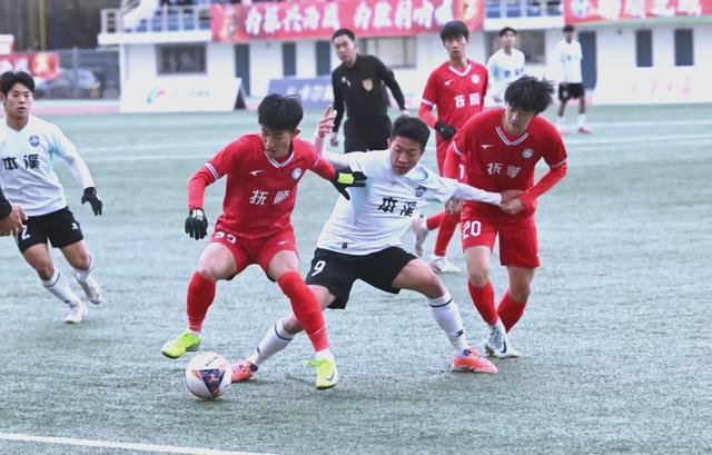 关于激烈对抗！两队在场上展开了精彩比拼的信息