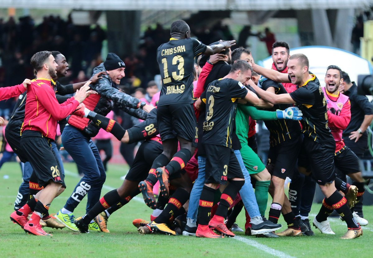 关于梅尔堡队后防脆弱，需补强以应对强敌的信息