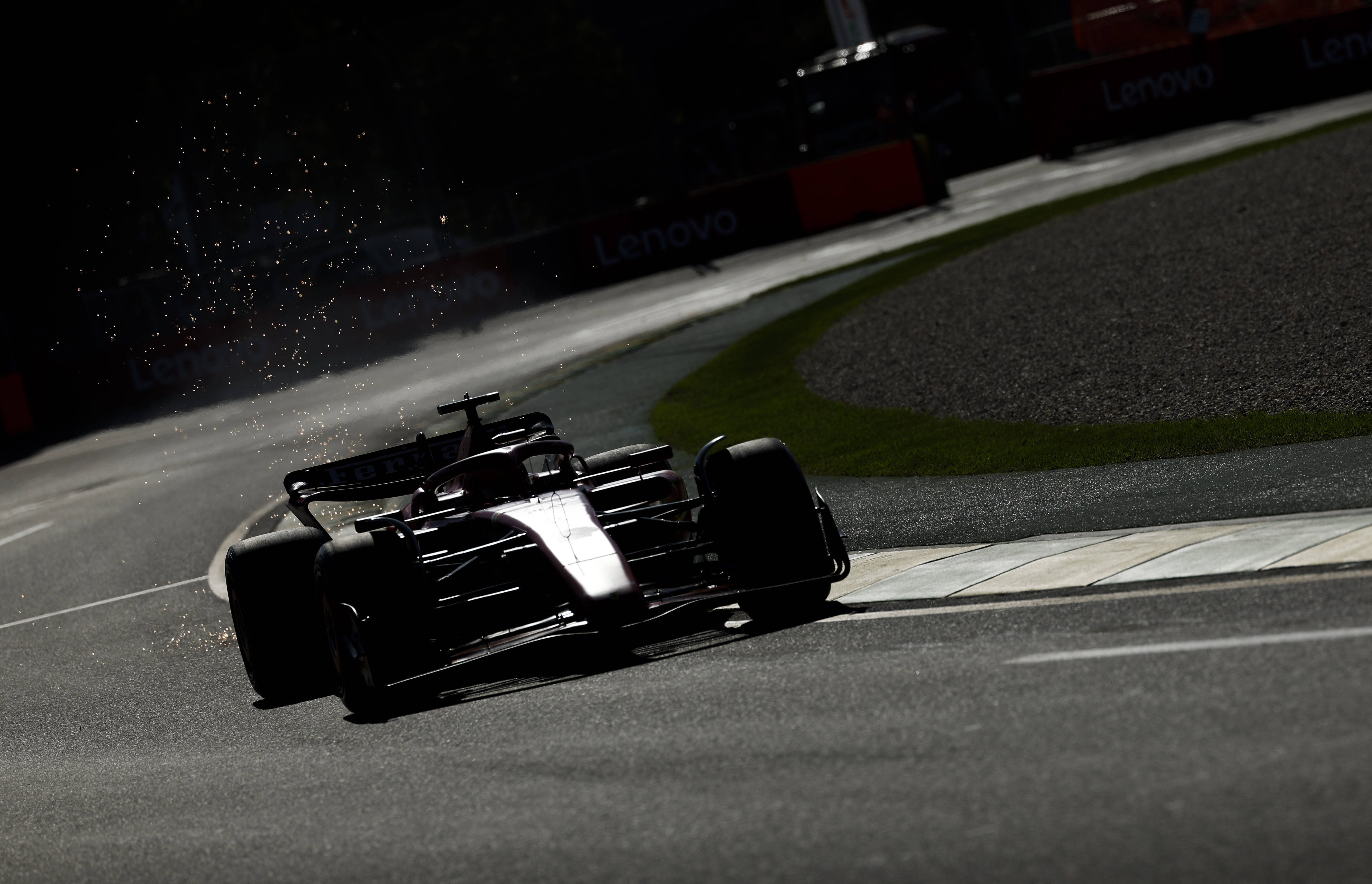 阿斯顿马丁力克索伯车队，佩雷兹惊艳四座