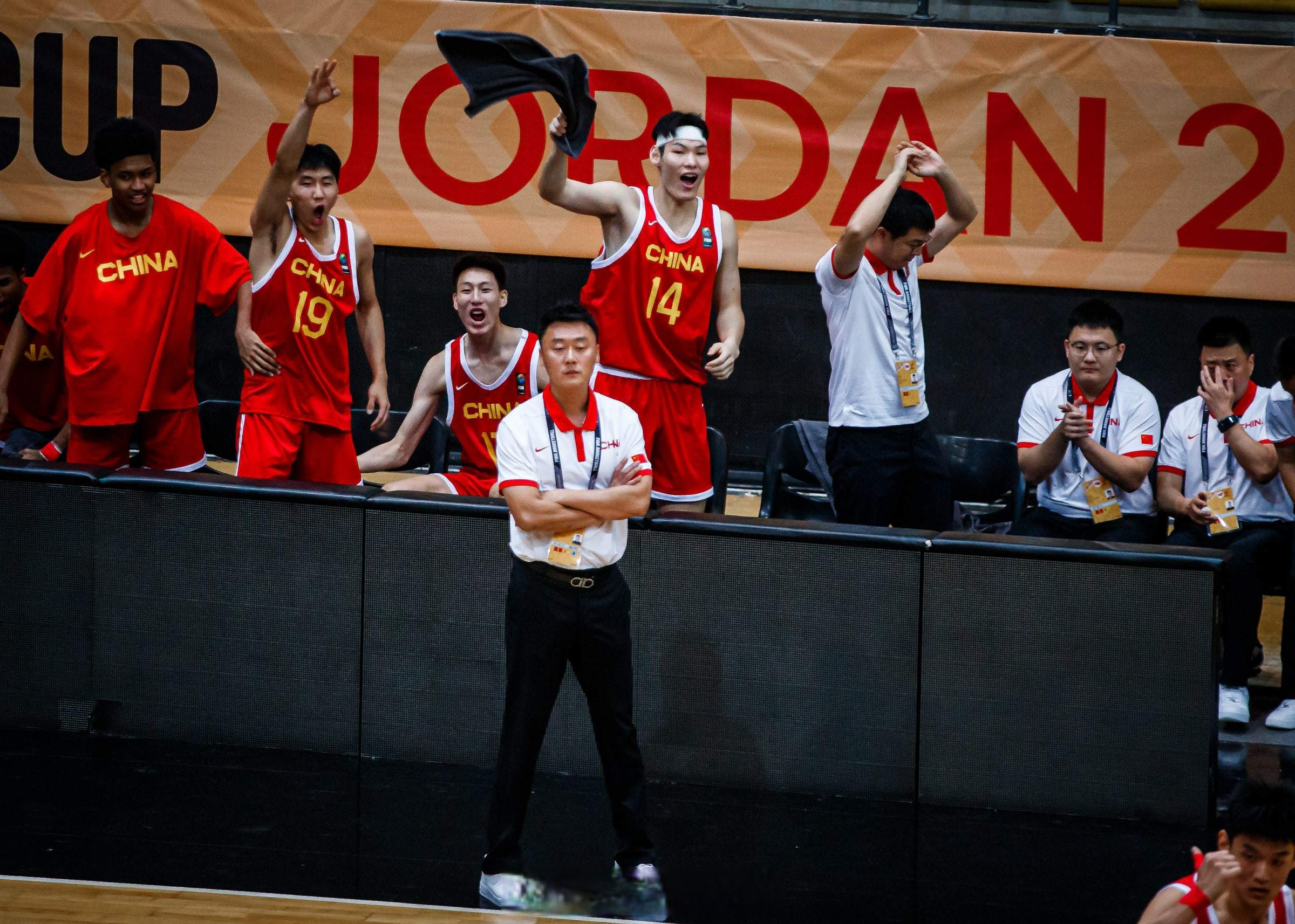 新疆队横扫骑士，赵继伟带队取胜的简单介绍