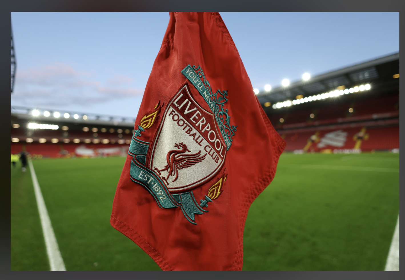 利物浦惊险取胜，保持领先优势