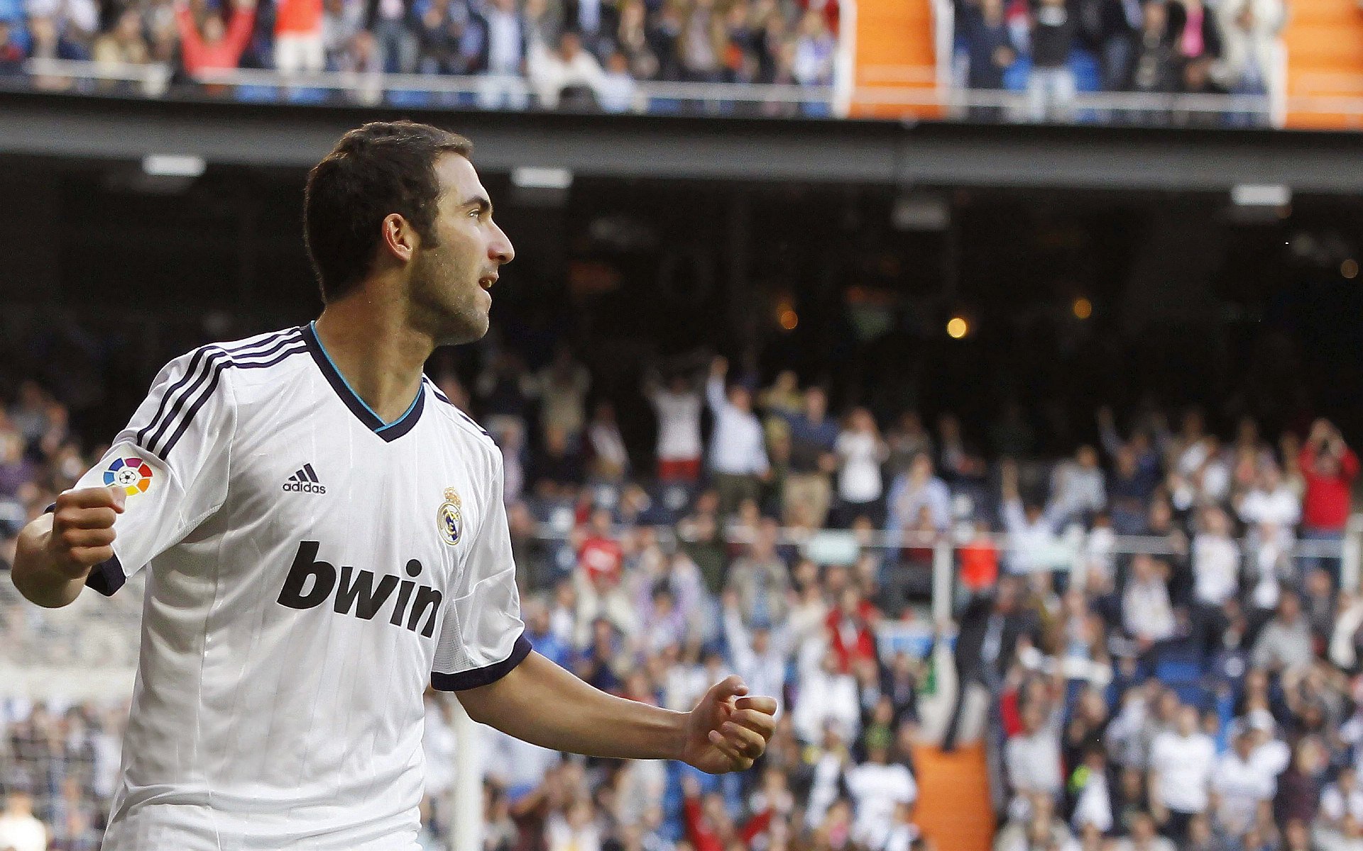 冰岛收割罗马，哈弗茨在英超争冠接管比赛，当北欧神话照进绿茵现实